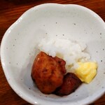 奈つやの中華そば - 小さいにんにく味噌のグリルチキン丼