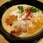 ra-mennikudomburiyoshinaritoripaitantorijin - 極み味噌ラーメン。スープは本当に濃厚で旨味の凝縮された味わい。美味かった‼️