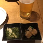 山海酒房 あかね屋 - お通しと生ビール中