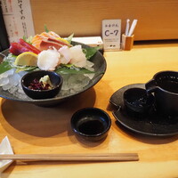 梅田 鮨割烹のの - 本日の造り盛り合わせ五種 ＆ 冷酒（寳剱）