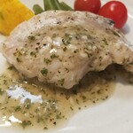 キッチン ブルー グローブ - 正面から、真タラのマリネとパセリレモンソースは不思議な色合い