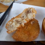 沖縄料理 美ら結 - タームンコロッケ断面