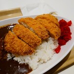 食堂 けやき - 真っ赤な"福神漬"が魅力的。