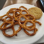 Honolulu International Airport JAL Sakura Lounge - プリッツエル