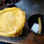 京極かねよ - フタをとると、丼ぶり一面の出汁玉子焼とお吸い物