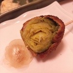 串揚げ串仙 - 芽キャベツ 中に桜エビと紅しょうが