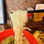 らーめん餃子 金虎 - たっぷりズッシリ麺