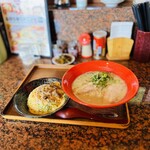 らーめん餃子 金虎 - 金虎らーめん（７００円）＋すじオムちゃーはんセット（４５０円）