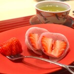 日本料理 吟 - レッドパールの苺大福アップ