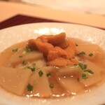 日本料理 吟 - 鮑、筍、自家製生湯葉の餡掛け 日高産雲丹添えアップ