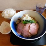 らーめん専門 うしおととり - 黒マー油温玉まぜそば950円 ライス120円