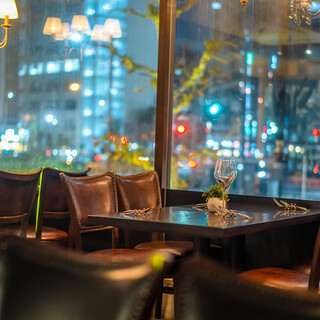 デートやお祝いの日にもぴったりの落ち着いたおしゃれ空間