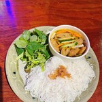 CHIEN HOA FOOD - ブンチャーハノイ(焼き豚つくねのつけ麺)