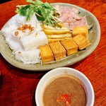 CHIEN HOA FOOD - ブンダウ(厚揚げ、豚肉とエビソース付け麺)