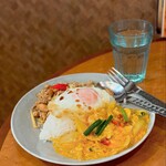 CHAO THAI - ガパオとカレー炒めのハーフ&ハーフ