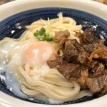 うどん 兎麦 - 牛すじ温玉ぶっかけうどん