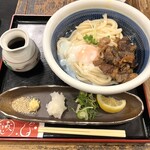 うどん 兎麦 - 牛すじ温玉ぶっかけうどん