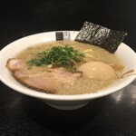 ラーメン角屋 - 角屋特製塩らぁ麺煮玉子入り(900円税込)