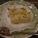 インド料理 ショナ・ルパ - ピスタチオ入りインドのアイスクリーム６５０円