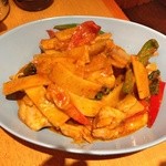 ダオタイシー - 鶏肉のレッドカレー炒め