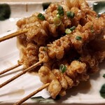 備長炭火ホルモン焼 しちりん - 鶏皮串のカリカリ揚げ