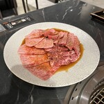 焼肉店 ナルゲ - 手前からトモサンカク、ハラミ、シンシン