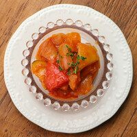 野菜をトマトソースで煮詰めたイタリアの前菜カポナータ