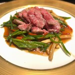 イタリアン チャイナバル村塾 - サーロインを使った青椒肉絲2690円