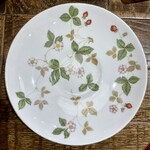 ティーマーケット ジークレフ - 野イチゴ WILD STRAWBERRYシリーズ、WEDGWOOD®社のソーサー