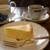 カフェ・アンセーニュ・ダングル - 料理写真:チーズケーキ  (¥570)  カフェ･オレ  (¥750)
