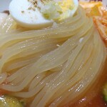 盛楼閣 - 盛楼閣冷麺の麺をアップにしてみました(笑)