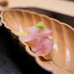 Tokuhamoto Nari - 明石の鯛、あん肝を敷いて。このわたのタレが味のアクセント。