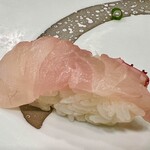 風月寿司 - 同じく沖縄三代高級魚、赤まち。　ハマダイですが、赤みが凄く強い。これもとても旨みあり。美味しい。