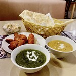ダリ - ダリセット。カレー２種、肉２種、ナンおかわりフリー、サラダとかドリンクまでついて1,100円。安い。