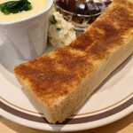 Cafe SUNNY DAYS - ◯トースト
                      バター、ジャム、小倉、シナモンシュガーから選択できる
                      
                      トーストがフワッフワッな食感だよねえ❕
                      
                      厚切り食パンで多分バターな味わい
                      上にはシナモンシュガーが掛けられていて美味しいなあ