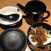 焼肉 にくなべ屋 神戸びいどろ 北野坂店 - 