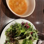 肉友 - おかわり自由のサラダと野菜スープ♡