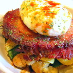 サラマンジェ ドゥ カジノ - 塩漬け豚肩ロース肉のココット焼き　フライドエッグ添え