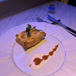 上野 アクアリウムレストラン Nautilus - サーモンのパイ包み