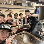 Okonomiyaki Koshou - お客様との写真撮影がとても大好きな店主