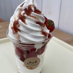 MARUHA RESORT いちごの丘 - いちごたっぷりソフトクリーム