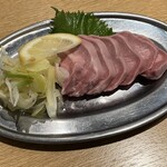 Taishuusakabamotsuyakiotomba - とろたんネギ塩レモン刺し
