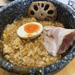 石焼つけ麺 繋 - 最後は残しておいた具材を投入してカレーリゾットで〆。