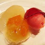 ラ・ターブル・ド・プロヴァンス - フルーツのコンポートとシャーベット。
      