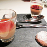 ラ・ターブル・ド・プロヴァンス - エスプレッソダブルでシメ。
      
      プティフールはプリンと焼き菓子。
      