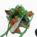 エクアトゥール - ポアソン　マナガツオの直火焼き　スミイカとインゲンのソテー　ソースヴィエルジュ 