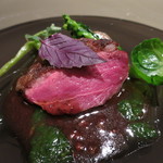 エクアトゥール - ヴィアンド　ビュルゴー家ルーアン鴨のロティ　赤ワインと香草を使ったソース 