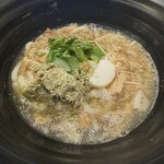 つるとんたん - 脂かすのおうどん　具はおぼろ昆布やえのき