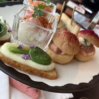 ザ タヴァン グリル＆ラウンジ - 