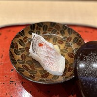 道後 海舟 - ②八幡浜産 白甘鯛酒蒸し 大洲産たけのこ 甘鯛骨出汁 自家製梅肉